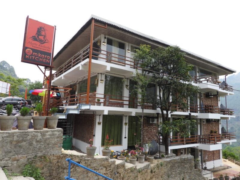 Mystic stay in Kedarnath road Bhiri (luxury family room)