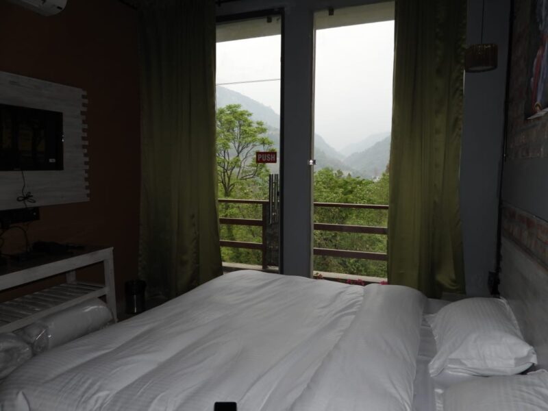 Mystic stay in Kedarnath road Bhiri (luxury family room)