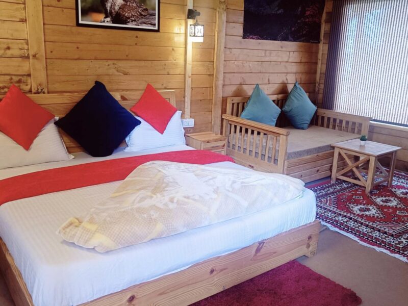 Chopta pine wood stay (luxury double bed room)