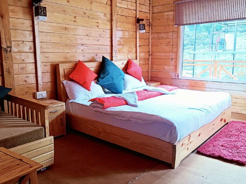 Chopta pine wood stay (luxury double bed room)